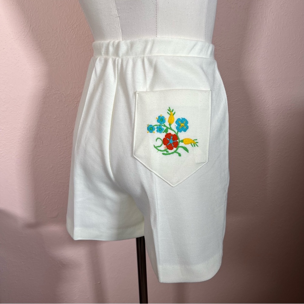 Vintage Floral Embroidery High Waisted white Polyester Shorts 1960 1970 medium - Picture 13 of 16